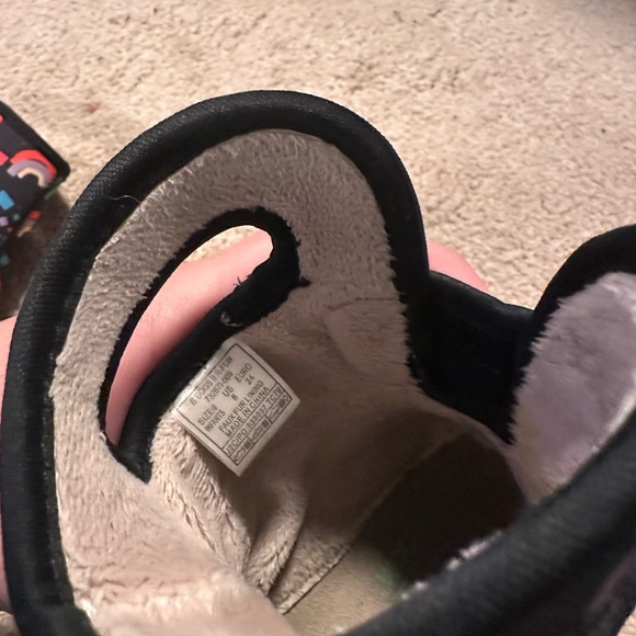 BOGS Infant Red with Rainbow design - Picture 4 of 4